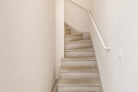 Escada de casa à venda com 3 quartos, 168m² em Parque Colonial, São Paulo