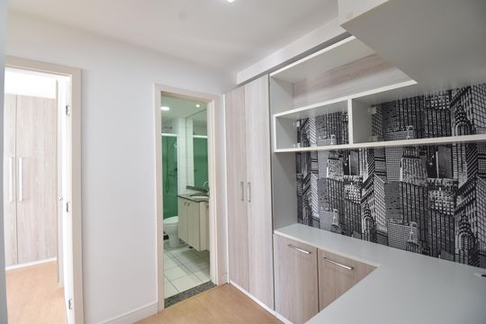 Corredor de apartamento à venda com 2 quartos, 60m² em Boa Vista, Curitiba