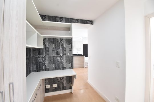 Corredor de apartamento à venda com 2 quartos, 60m² em Boa Vista, Curitiba