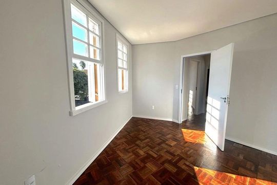 Sala de apartamento à venda com 2 quartos, 45m² em Santana, Porto Alegre