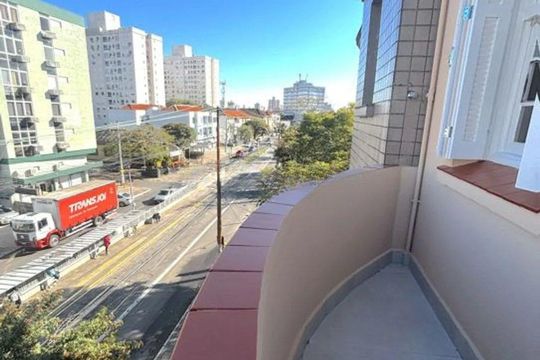 Varanda de apartamento à venda com 2 quartos, 45m² em Santana, Porto Alegre