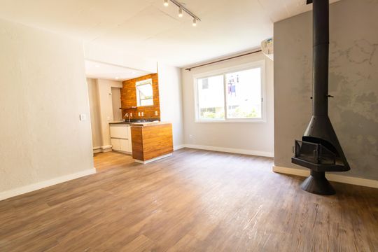 Sala/Quarto de kitnet/studio para alugar com 1 quarto, 45m² em Santa Tereza, Porto Alegre