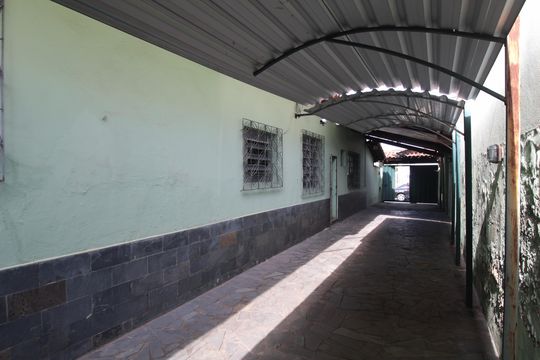 Garagem de casa para alugar com 3 quartos, 264m² em Venda Nova, Belo Horizonte