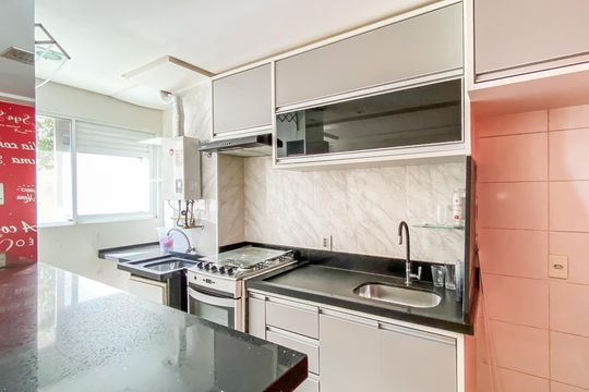 Cozinha  de apartamento à venda com 2 quartos, 47m² em Jardim Santo Onofre, São Paulo
