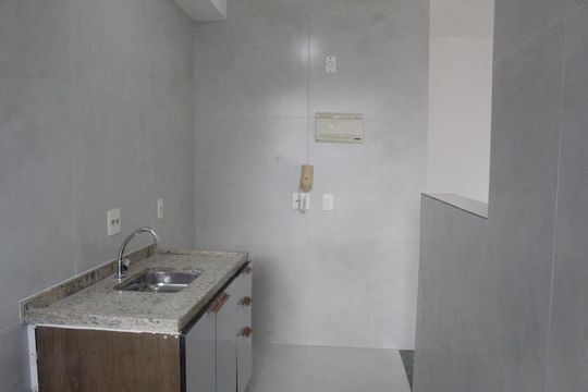 Cozinha de apartamento para alugar com 2 quartos, 48m² em Jacarepaguá, Rio de Janeiro