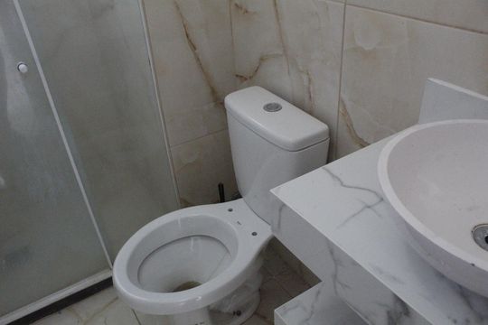 Banheiro Social de apartamento para alugar com 2 quartos, 48m² em Jacarepaguá, Rio de Janeiro