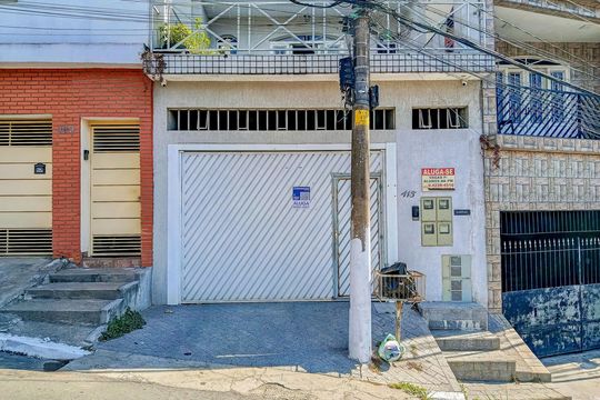 Fachada de casa para alugar com 1 quarto, 40m² em Vila Clarice, São Paulo