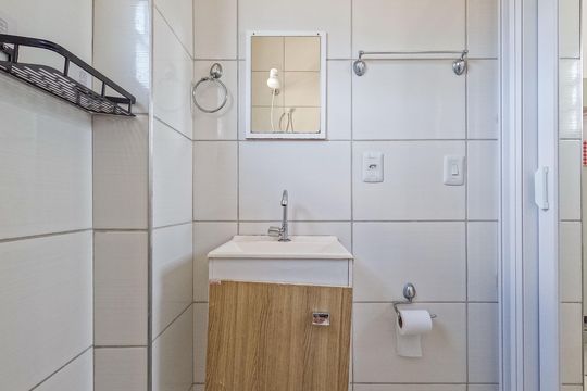 Banheiro de casa para alugar com 1 quarto, 40m² em Vila Clarice, São Paulo