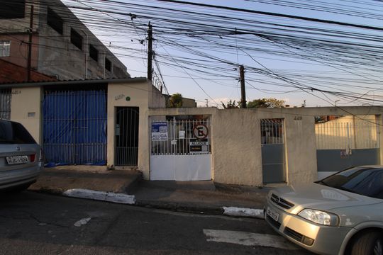 Fachada de casa para alugar com 1 quarto, 40m² em Vila Norma, São Paulo
