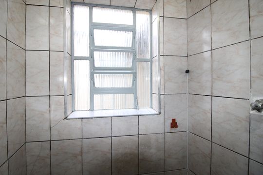 Banheiro de casa para alugar com 1 quarto, 40m² em Vila Norma, São Paulo