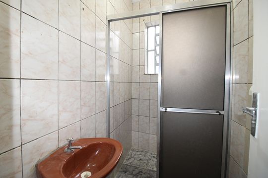 Banheiro de casa para alugar com 1 quarto, 40m² em Vila Norma, São Paulo