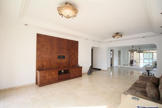 Apartamento para alugar com 3 quartos, 242m² em Vila Suzana, São Paulo