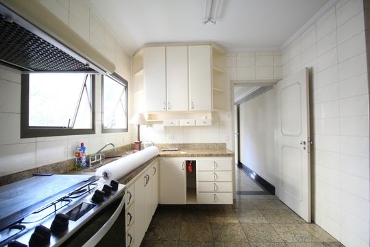 Cozinha de apartamento para alugar com 3 quartos, 242m² em Vila Suzana, São Paulo