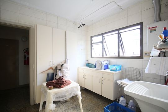 Área de Serviço de apartamento para alugar com 3 quartos, 242m² em Vila Suzana, São Paulo
