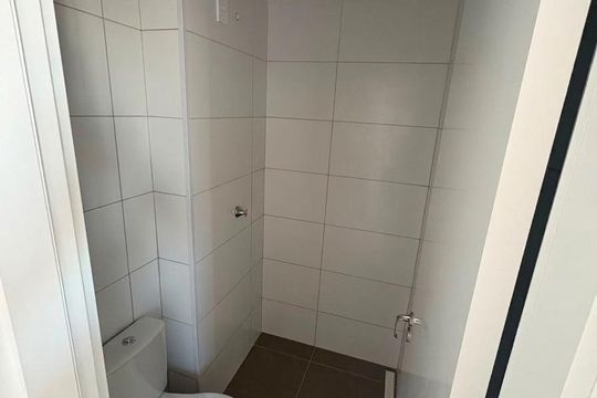 Banheiro de apartamento para alugar com 1 quarto, 34m² em Setor dos Funcionários, Goiânia