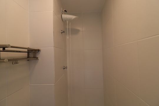 Banheiro Social de apartamento para alugar com 2 quartos, 34m² em Veleiros, São Paulo