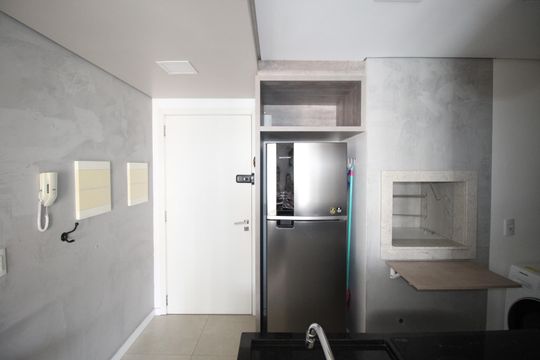 Cozinha de kitnet/studio para alugar com 0 quarto, 40m² em São João, Porto Alegre