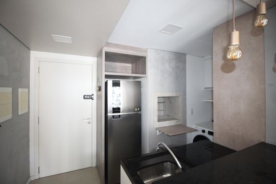 Cozinha de kitnet/studio para alugar com 0 quarto, 40m² em São João, Porto Alegre