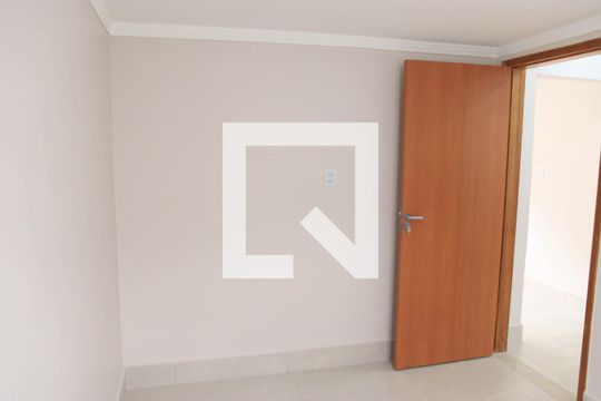 Quarto 02 de casa para alugar com 3 quartos, 80m² em Setor dos Funcionários, Goiânia