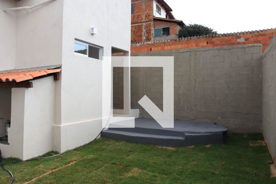 Quintal de casa para alugar com 3 quartos, 80m² em Setor dos Funcionários, Goiânia