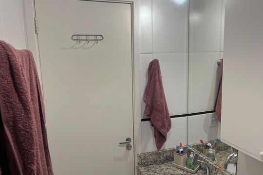 Banheiro de casa de condomínio à venda com 2 quartos, 44m² em Jardim Nova Europa, Campinas