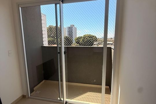 Varanda da Sala de apartamento para alugar com 2 quartos, 47m² em Jardim Holanda, Uberlândia