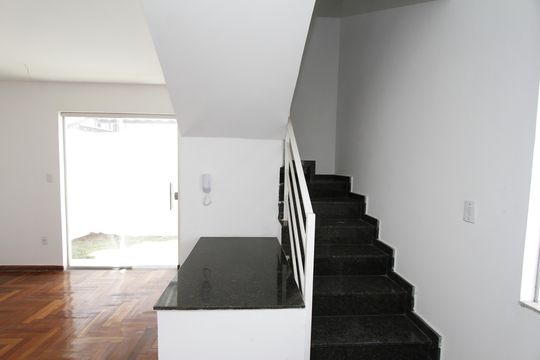 Escada de casa de condomínio à venda com 2 quartos, 157m² em Salgado Filho, Belo Horizonte