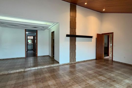 Casa à venda com 3 quartos, 233m² em Retiro, Jundiaí