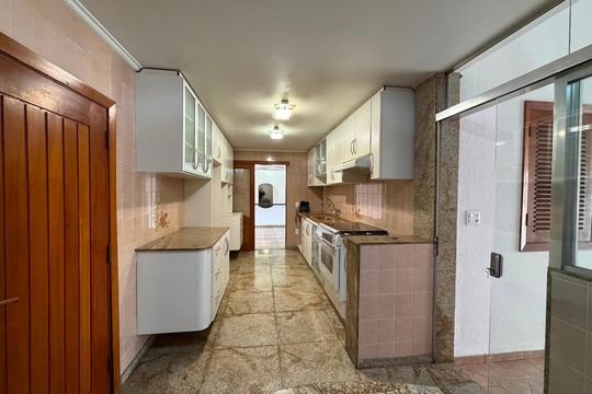 Casa à venda com 3 quartos, 233m² em Retiro, Jundiaí