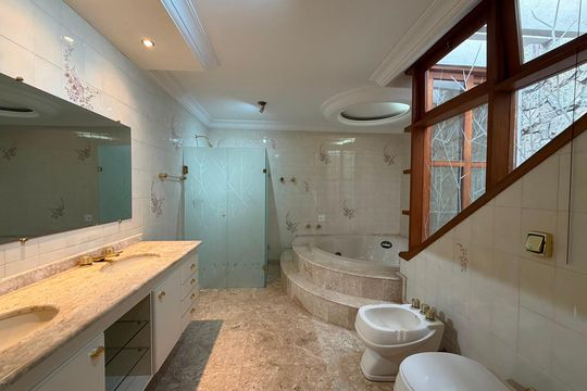 Casa à venda com 3 quartos, 233m² em Retiro, Jundiaí