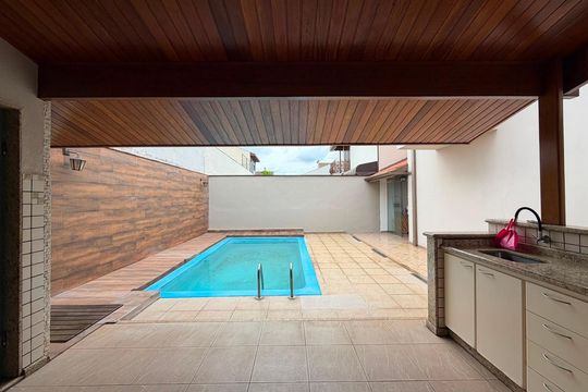 Casa à venda com 3 quartos, 233m² em Retiro, Jundiaí