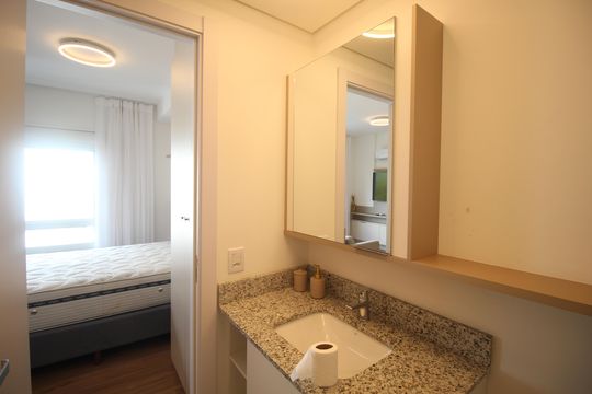 Banheiro de kitnet/studio para alugar com 1 quarto, 30m² em Moinhos de Vento, Porto Alegre