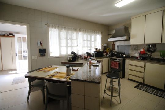 Cozinha de casa de condomínio à venda com 6 quartos, 675m² em Anil, Rio de Janeiro