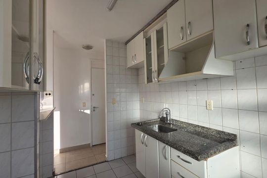 Cozinha de apartamento para alugar com 2 quartos, 54m² em Jardim das Vertentes, São Paulo