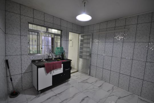 Cozinha de casa para alugar com 2 quartos, 100m² em Jardim Brasil (zona Norte), São Paulo