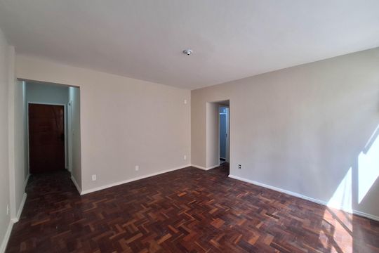 Sala de apartamento para alugar com 4 quartos, 55m² em Icaraí, Niterói