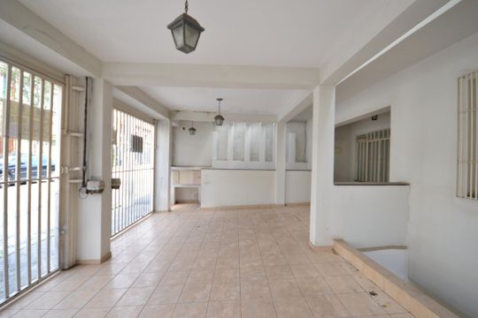 Garagem de casa à venda com 5 quartos, 240m² em Vila Gomes, São Paulo