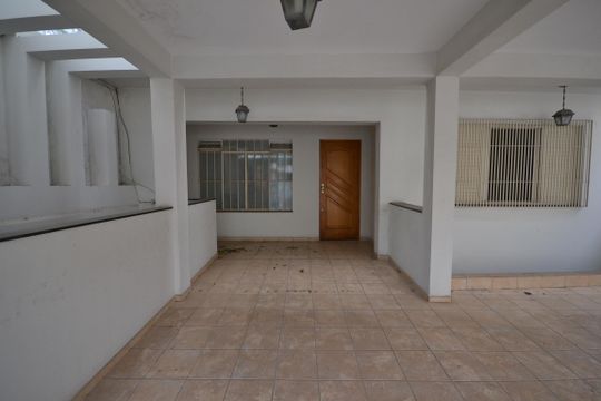 Garagem de casa à venda com 5 quartos, 240m² em Vila Gomes, São Paulo