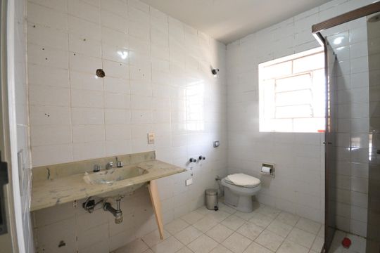 Banheiro 1 de casa à venda com 5 quartos, 240m² em Vila Gomes, São Paulo