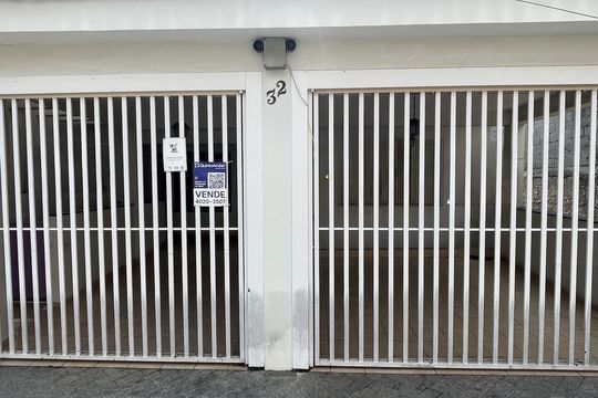 Fachada de casa à venda com 5 quartos, 240m² em Vila Gomes, São Paulo