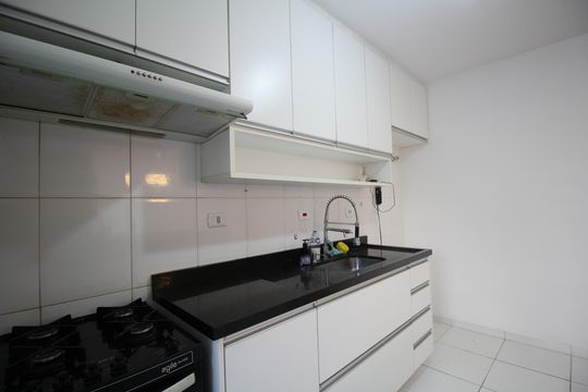 Cozinha de apartamento para alugar com 2 quartos, 68m² em Jardim Henriqueta, Taboão da Serra