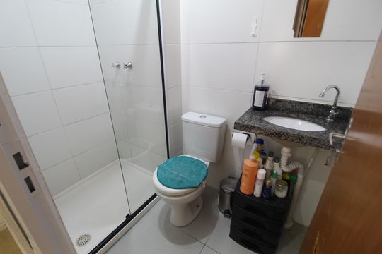 Banheiro Social de apartamento para alugar com 2 quartos, 50m² em Taquara, Rio de Janeiro