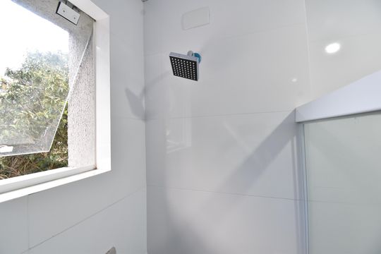 Banheiro do Studio de kitnet/studio para alugar com 1 quarto, 30m² em Jardim das Américas, Curitiba