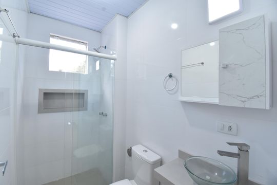 Banheiro do Studio de kitnet/studio para alugar com 1 quarto, 30m² em Jardim das Américas, Curitiba