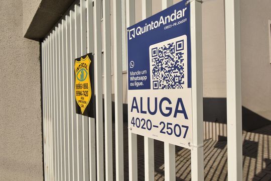 Placa de kitnet/studio para alugar com 1 quarto, 30m² em Jardim das Américas, Curitiba