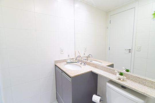 Banheiro Social de apartamento à venda com 2 quartos, 66m² em Jardim Prudência, São Paulo