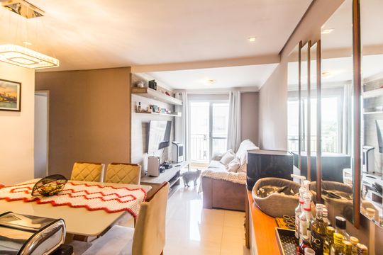 Apartamento à venda com 2 quartos, 61m² em Jardim Tupanci, Barueri