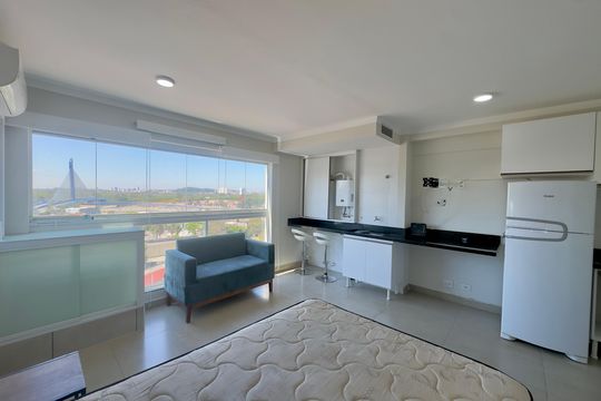 Sala Quarto de kitnet/studio para alugar com 1 quarto, 30m² em Jardim Madeirense, Guarulhos
