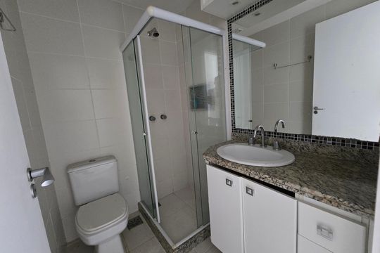 Banheiro de apartamento à venda com 3 quartos, 96m² em Vital Brasil, Niterói