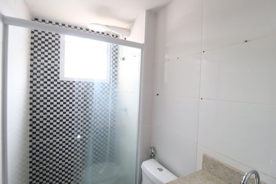 Banheiro Social de apartamento para alugar com 2 quartos, 52m² em Daniel Fonseca, Uberlândia